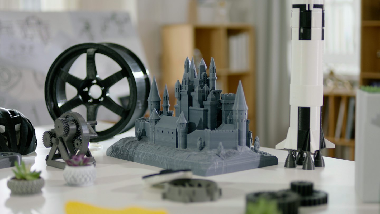 Various 3D printed objects on a white table.
